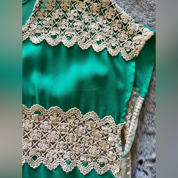 Gianni Bini Cream Lace & Kelly Green Lightweight Top, Sleeveless Medium GUC - Picture 10 of 13